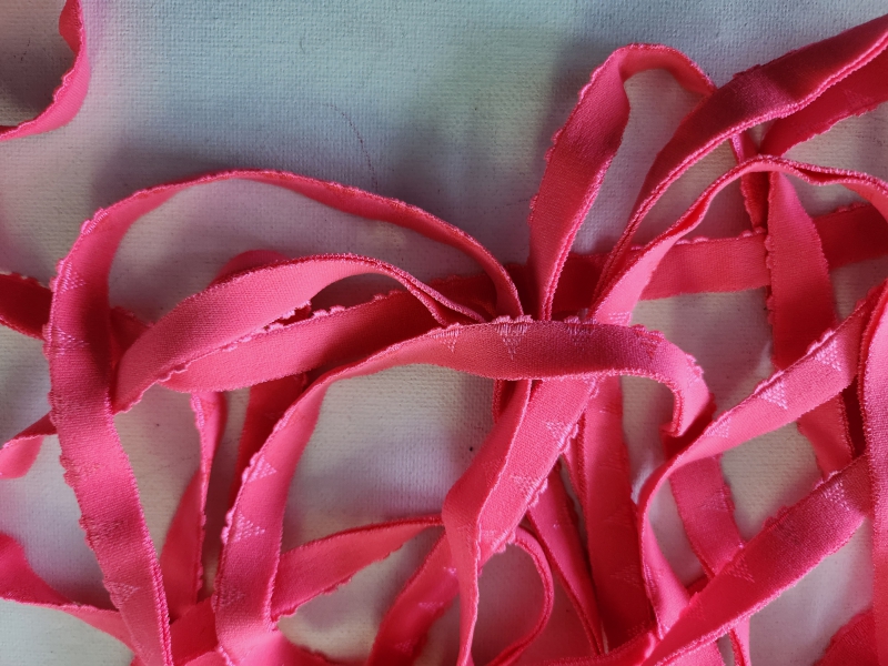 neon roze met harten omvouw elastiek 5 meter